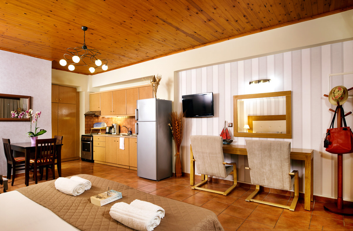 The fully equipped kitchen corner & the working area of the apartment