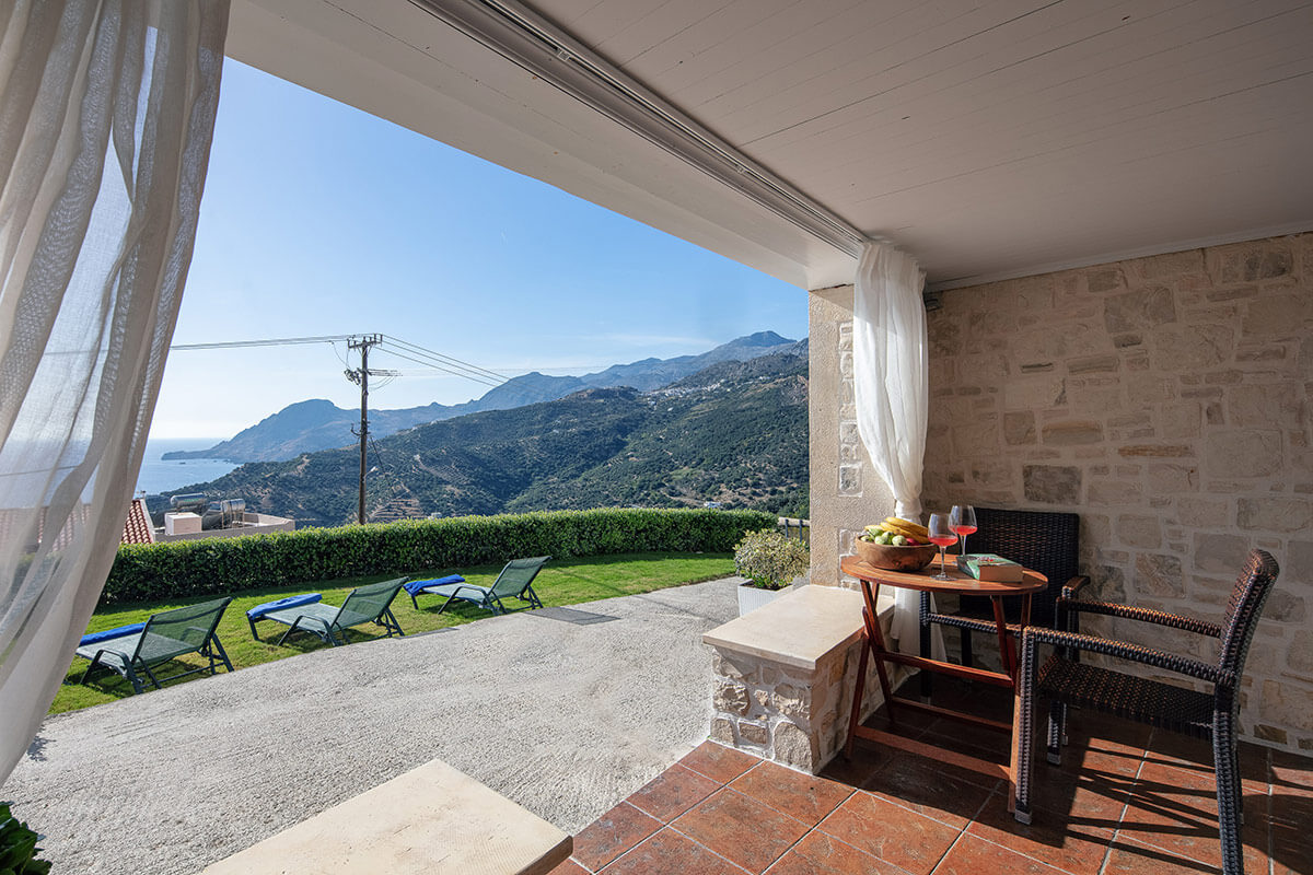 Enjoy your breakfast with the view to the garden and the sea