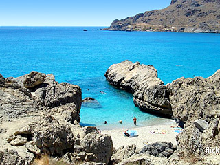 Der Strand von Amoudaki ist nur 4 km von den AnnaView Apartments entfernt