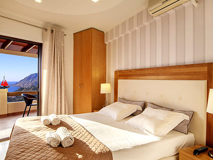 Das luxuriöse Schlafzimmer eines TYPE-C Apartments mit dem fantastischen Kingsize-Bett COCO MAT