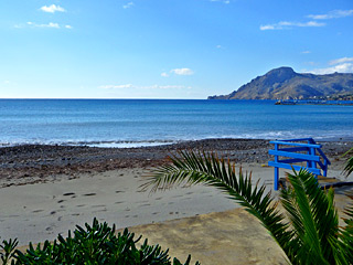 Winterurlaub auf Kreta - Plakias Strand an einem sonnigen Wintertag