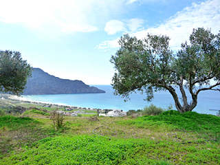 Winterurlaub auf Kreta - Plakias Strand an sonnigen Wintertag