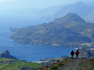 Winterurlaub auf Kreta - ATEMBERAUBENDE Aussicht von Timeos Stavros Gipfel in einer sonnigen Winterzeit