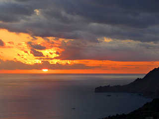 Winterurlaub auf Kreta - Erstaunliche Winter-Sonnenuntergang-Blick von AnnaView Apartments