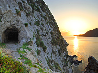 Paligremnos - Felsenhöhlen & Klippen in Plakias, Kreta