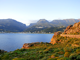 Paligremnos - Felsenhöhlen & Klippen in Plakias, Kreta